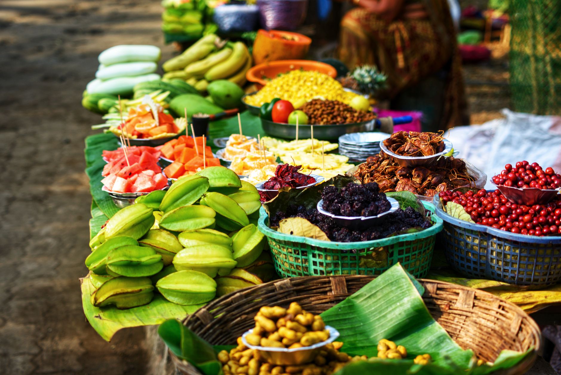 thai green papaya salad street market